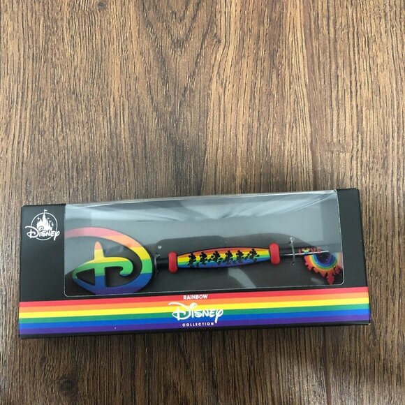 Mickey Mouse Collectible Key Rainbow Collection Disney Store  NEW SEALED - Picture 4 of 8